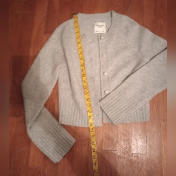 NWOT Abercrombie&Fitch Grey Knit Crew Neck Cardigan Size XS - Picture 2 of 4